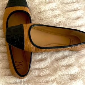 INC International Concepts Black and Tan Loafers  size 8.5  NWOT